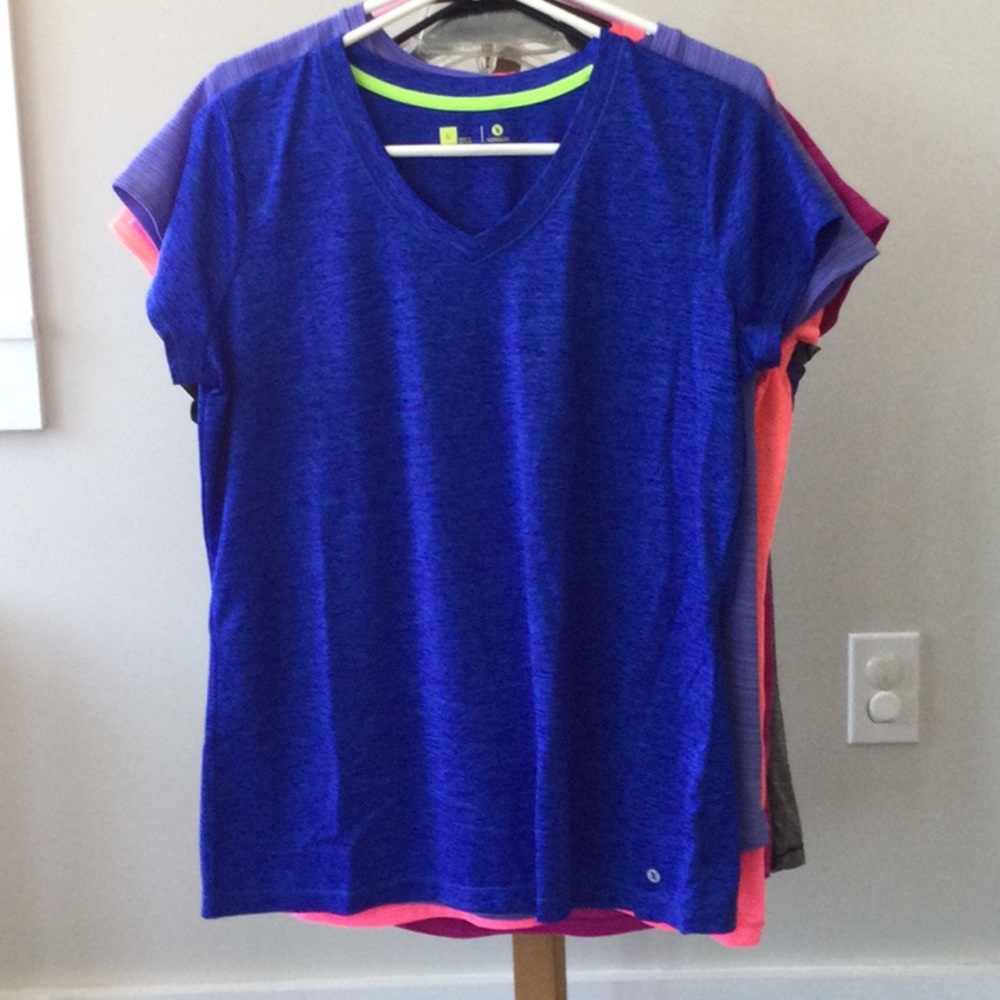 Xersion v-neck top